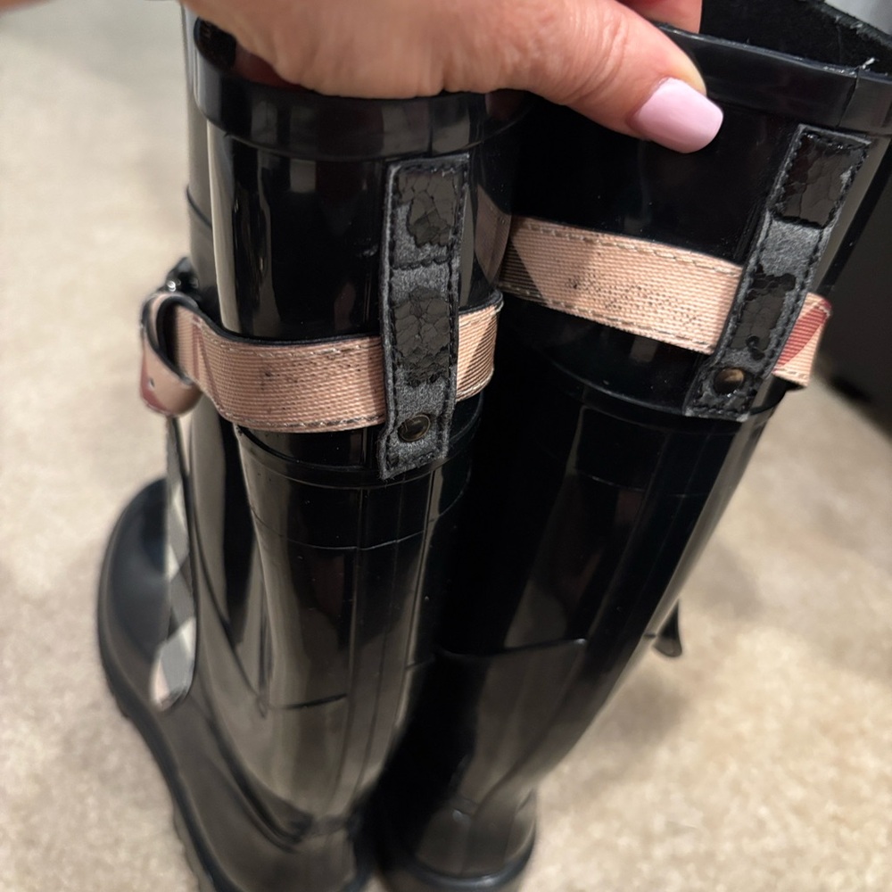 Tory Burch Black Rain Boots with Checkered Strap - Picture 6 of 9